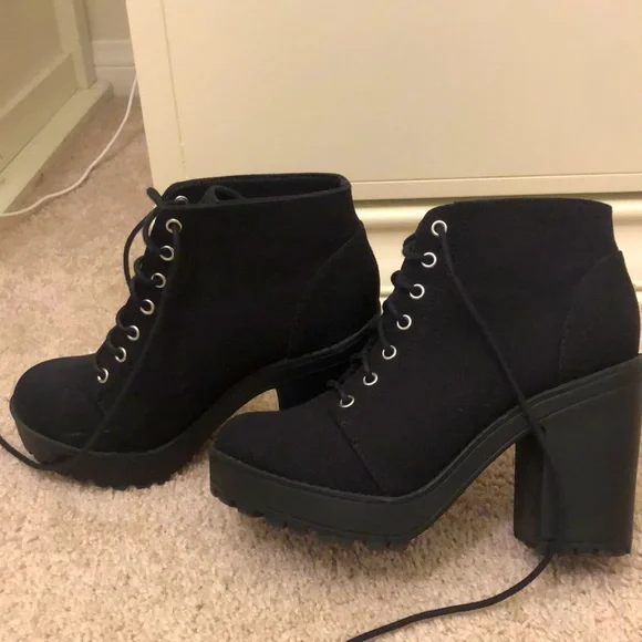 black lace up ankle boots / heeled combat booties - Picture 5 of 9